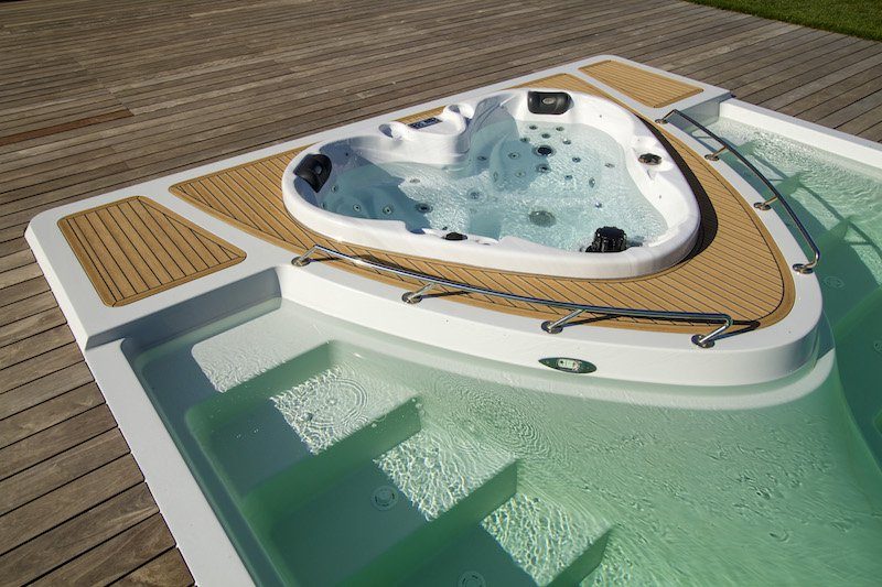 YACHT POOL